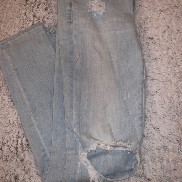 Ripped skinny jeans, light wash, super comfy& soft - Picture 2 of 7